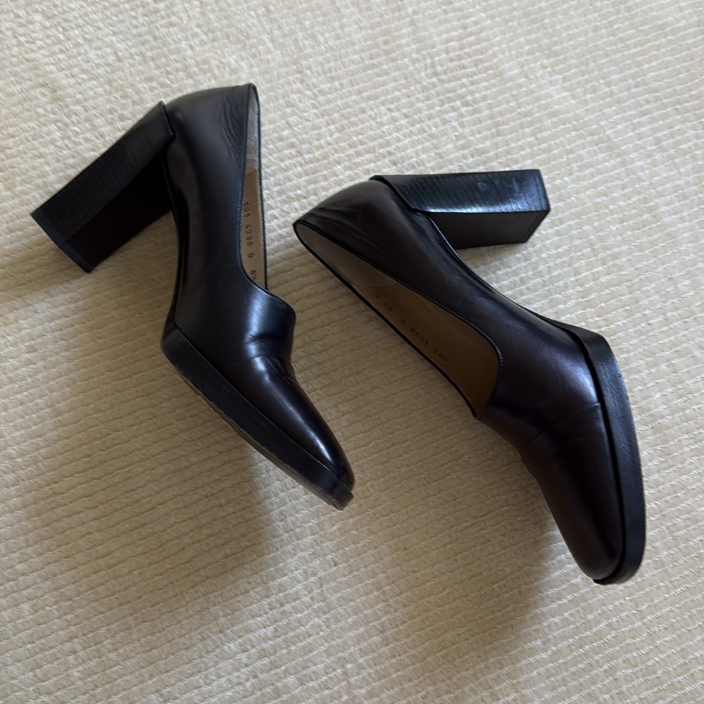Gucci Black Leather Square-Toe Flats - Picture 3 of 3